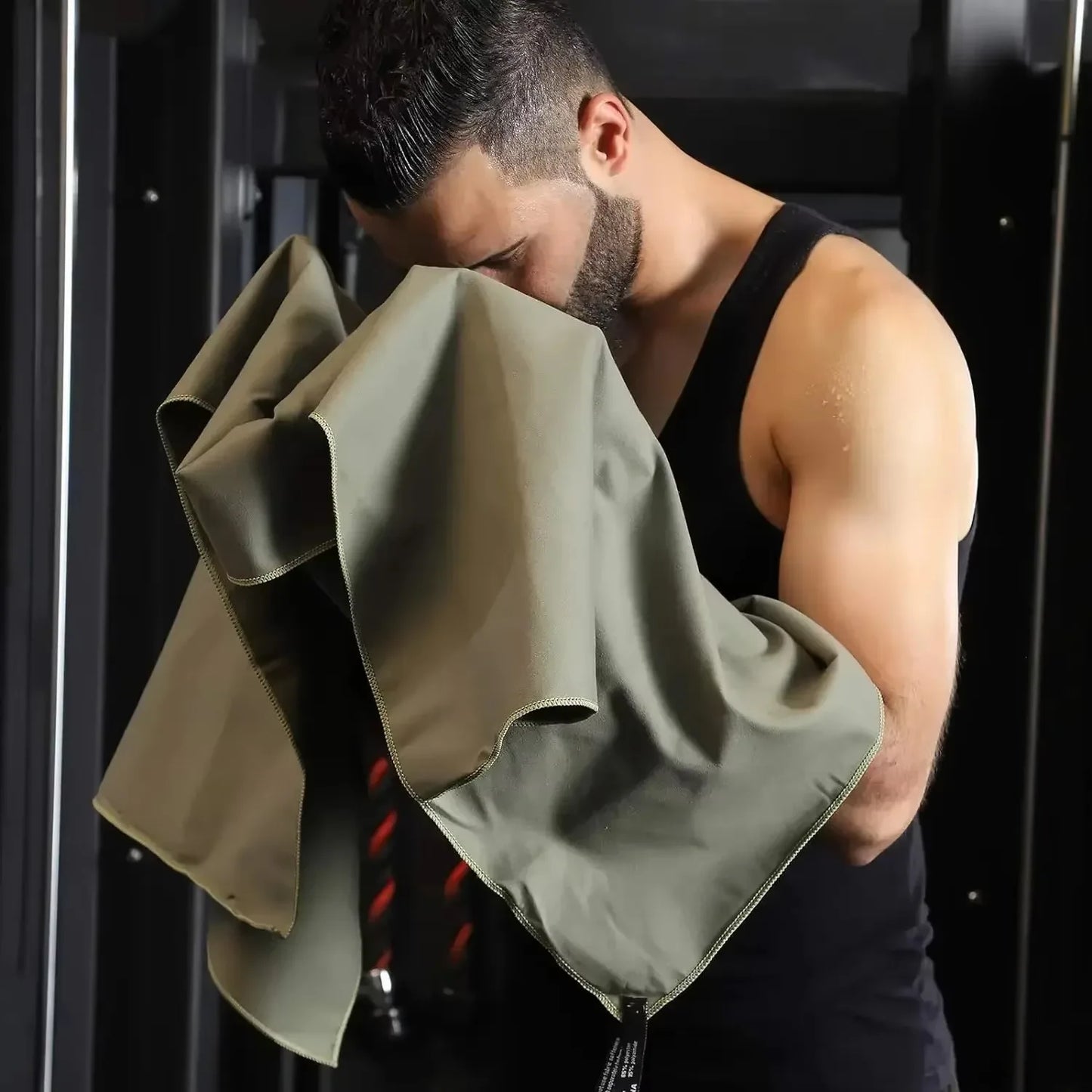 Quick-Dry Microfiber Towel - Ultra Absorbent, Compact & Sandproof for outdoors.